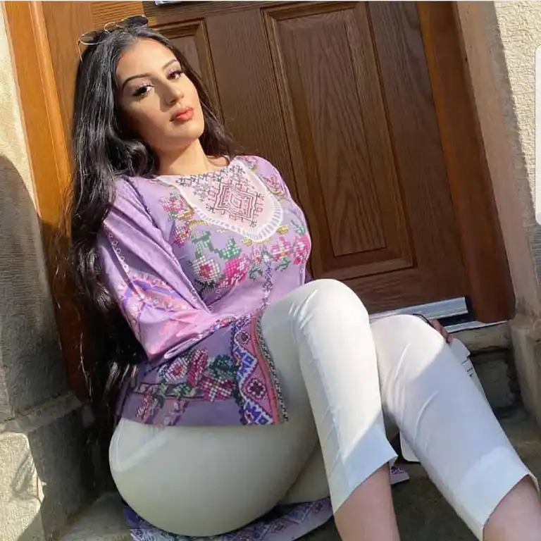 VIP Karachi Escorts 5